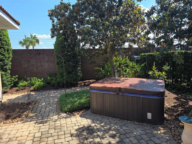 310 Waterford Way, Kemah, TX 77565