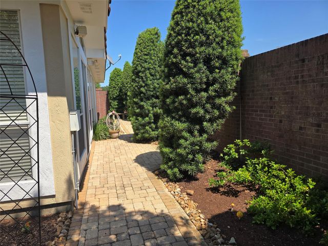 310 Waterford Way, Kemah, TX 77565