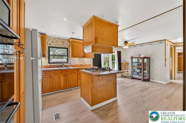 4 Woodsdale Court, Moore Twp, PA 18014