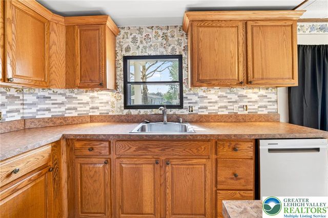 4 Woodsdale Court, Moore Twp, PA 18014