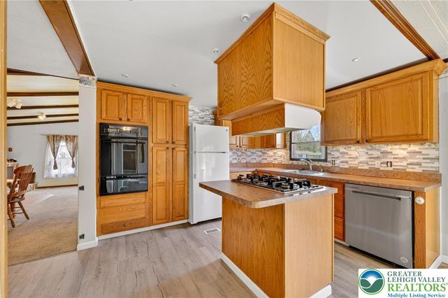 4 Woodsdale Court, Moore Twp, PA 18014