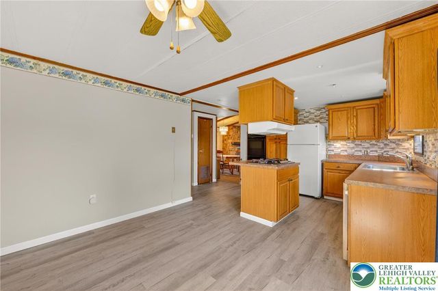 4 Woodsdale Court, Moore Twp, PA 18014