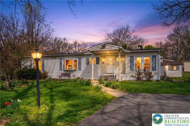 4 Woodsdale Court, Moore Twp, PA 18014