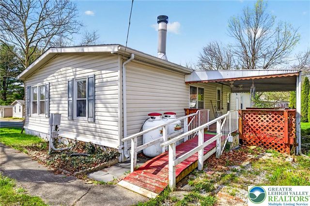 4 Woodsdale Court, Moore Twp, PA 18014