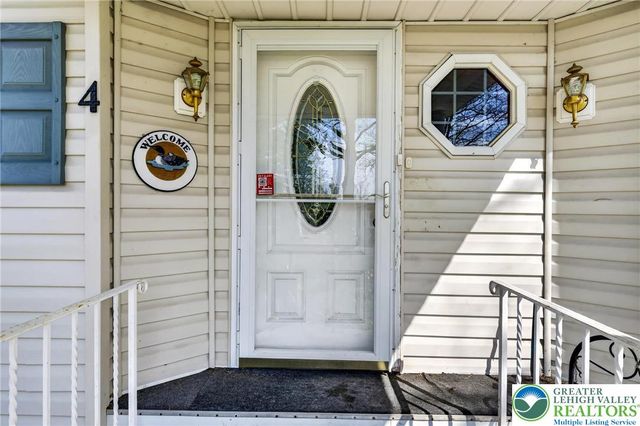 4 Woodsdale Court, Moore Twp, PA 18014