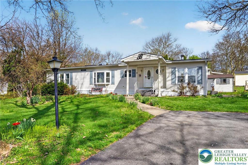 4 Woodsdale Court, Moore Twp, PA 18014