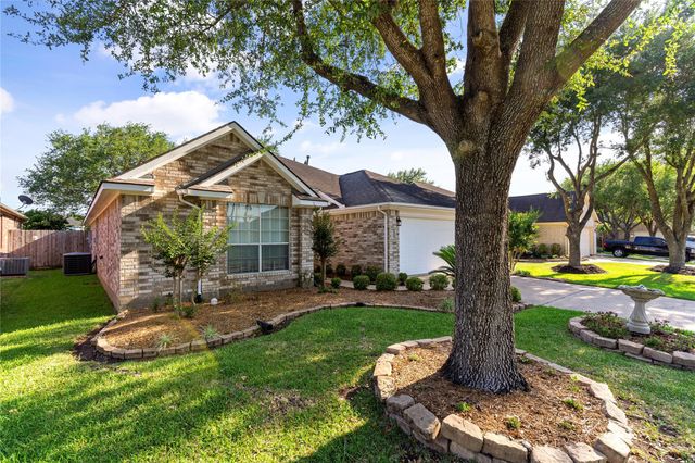 3135 Stratford Bend Drive, Sugar Land, TX 77498