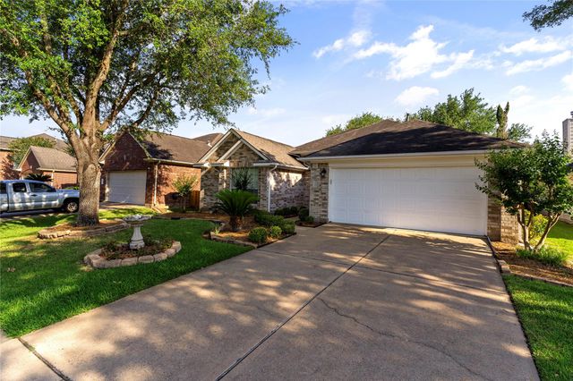 3135 Stratford Bend Drive, Sugar Land, TX 77498