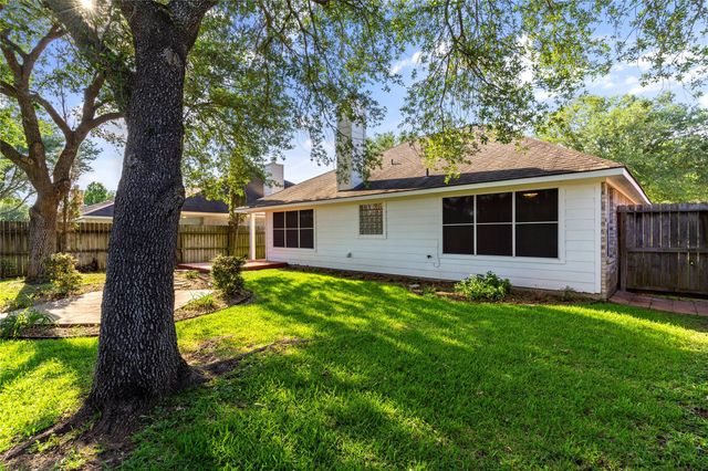 3135 Stratford Bend Drive, Sugar Land, TX 77498