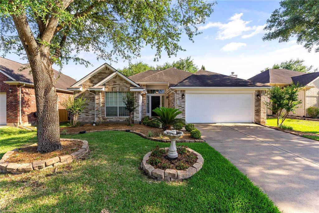 3135 Stratford Bend Drive, Sugar Land, TX 77498