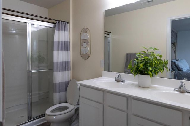 165 CISELEY DR, Sicklerville, NJ 08081