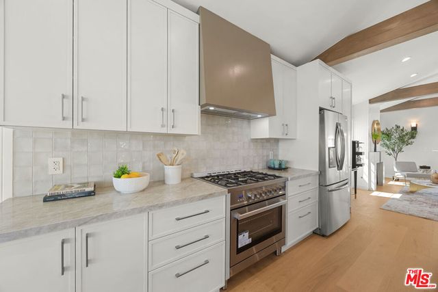 7907 Vicksburg Avenue, Los Angeles, CA 90045