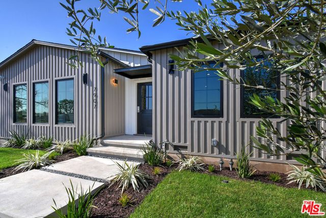 7907 Vicksburg Avenue, Los Angeles, CA 90045