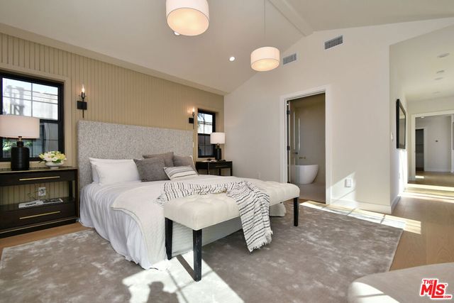 7907 Vicksburg Avenue, Los Angeles, CA 90045