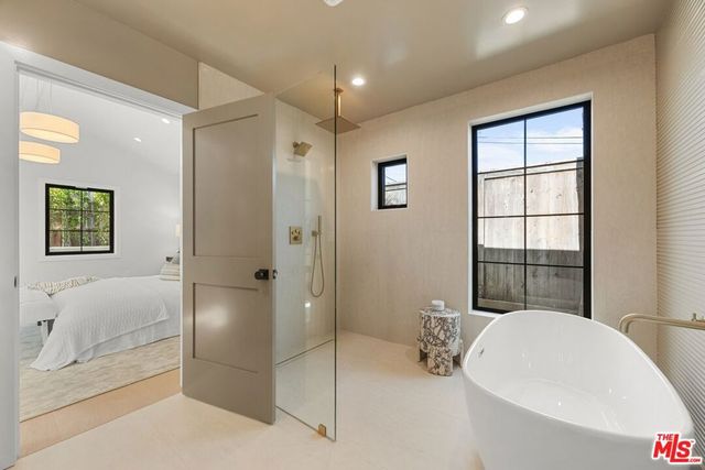 7907 Vicksburg Avenue, Los Angeles, CA 90045