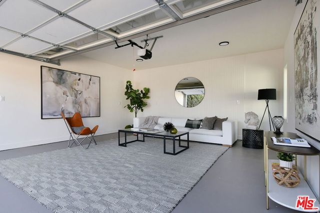 7907 Vicksburg Avenue, Los Angeles, CA 90045