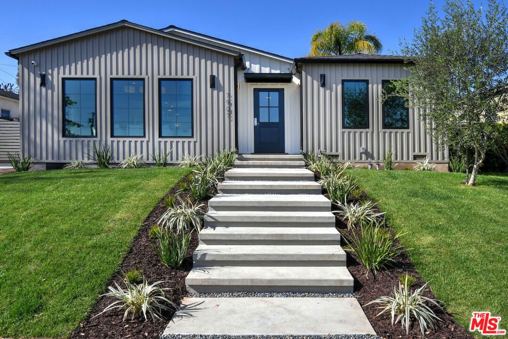 7907 Vicksburg Avenue, Los Angeles, CA 90045