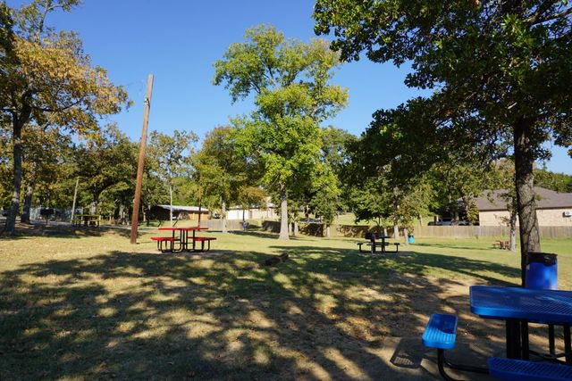 1688 Doc Holiday Dr, Log Cabin, TX 75148