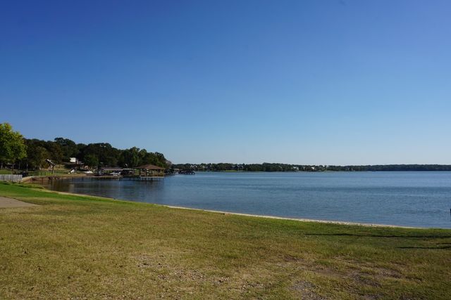 1688 Doc Holiday Dr, Log Cabin, TX 75148