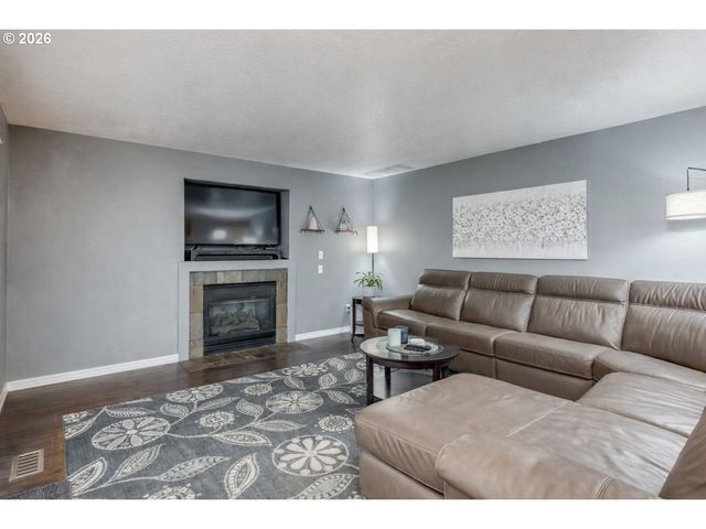 19585 GLENVIEW Ct, Oregon City, OR 97045