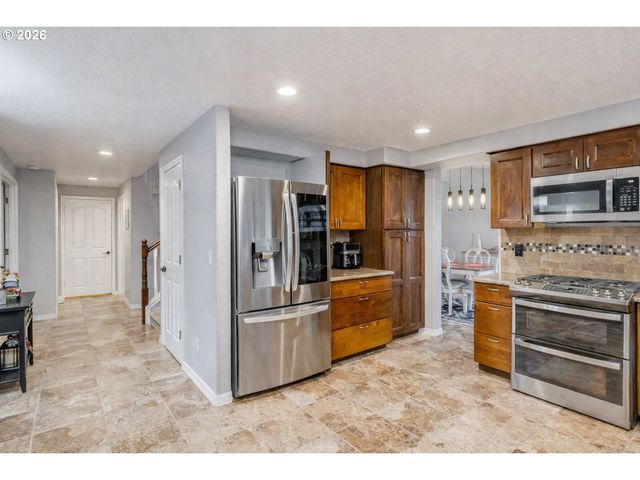 19585 GLENVIEW Ct, Oregon City, OR 97045