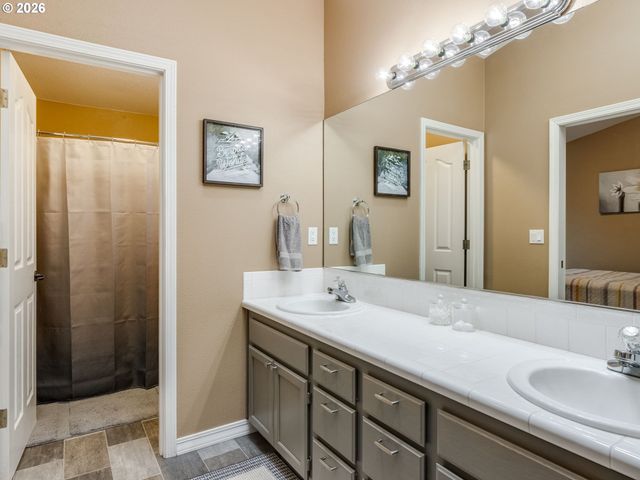 19585 GLENVIEW Ct, Oregon City, OR 97045