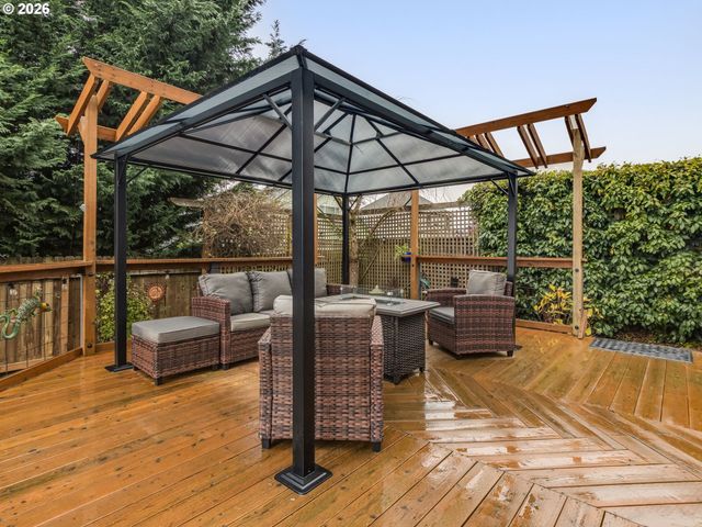 19585 GLENVIEW Ct, Oregon City, OR 97045