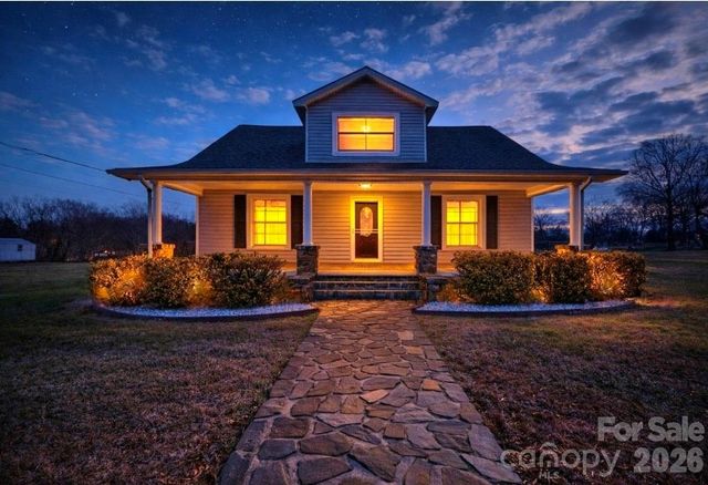 1244 21st Street NE, Hickory, NC 28601