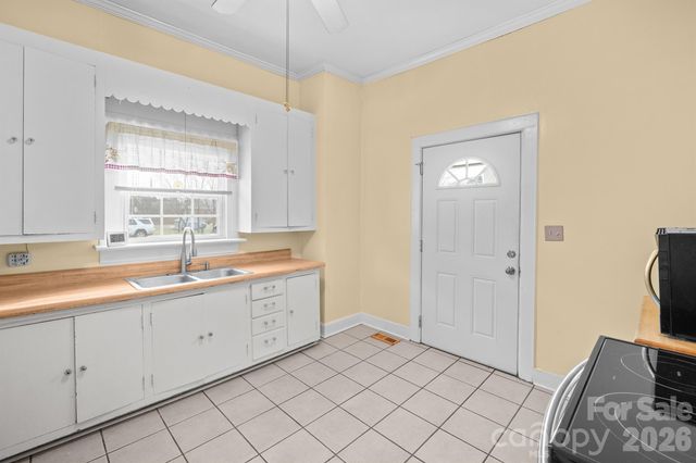 1244 21st Street NE, Hickory, NC 28601