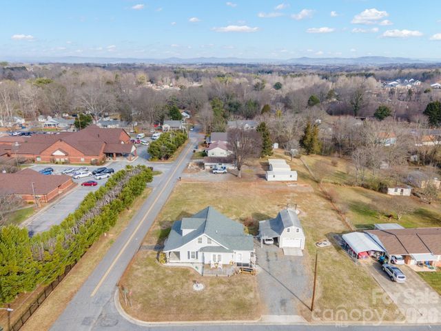 1244 21st Street NE, Hickory, NC 28601