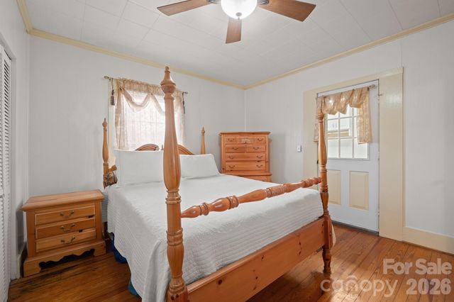 1244 21st Street NE, Hickory, NC 28601