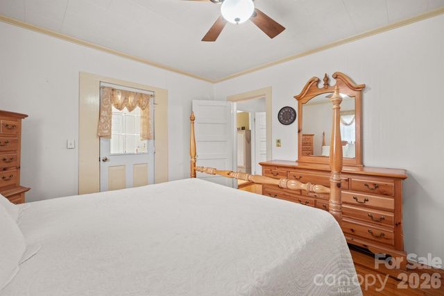 1244 21st Street NE, Hickory, NC 28601