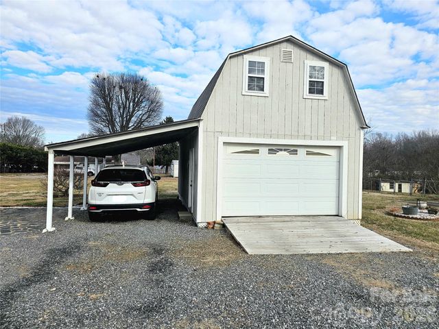 1244 21st Street NE, Hickory, NC 28601