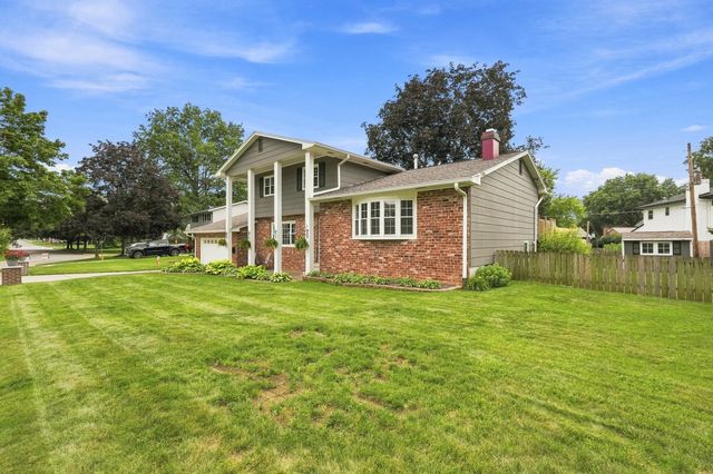 2305 E 32nd Street, Davenport, IA 52807
