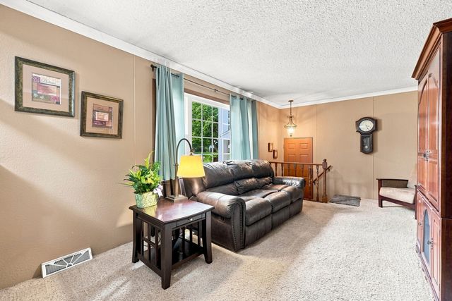 2305 E 32nd Street, Davenport, IA 52807