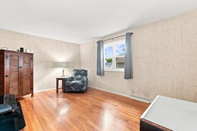 2305 E 32nd Street, Davenport, IA 52807