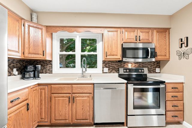 2305 E 32nd Street, Davenport, IA 52807
