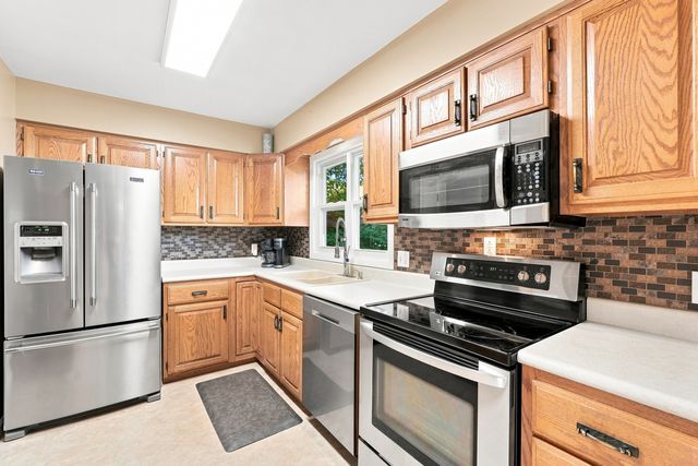 2305 E 32nd Street, Davenport, IA 52807