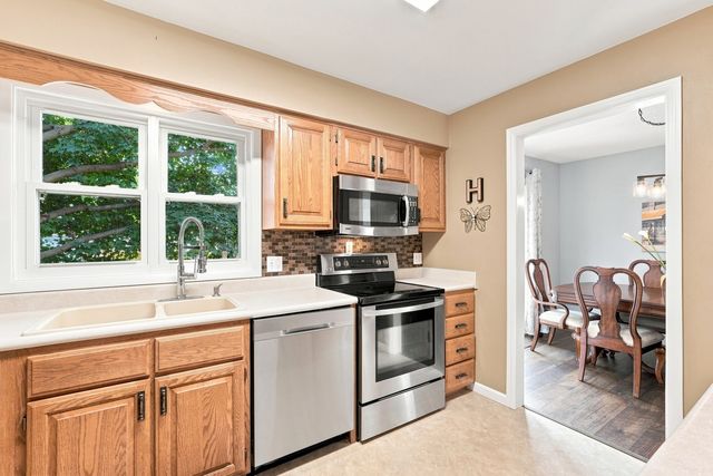 2305 E 32nd Street, Davenport, IA 52807