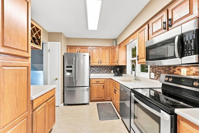 2305 E 32nd Street, Davenport, IA 52807