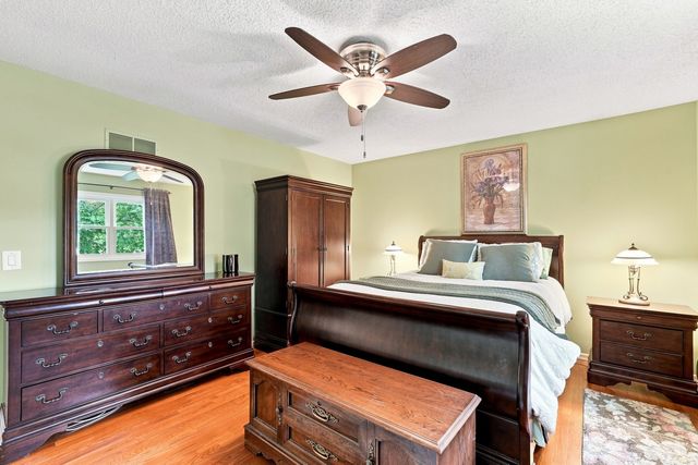 2305 E 32nd Street, Davenport, IA 52807