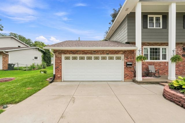 2305 E 32nd Street, Davenport, IA 52807