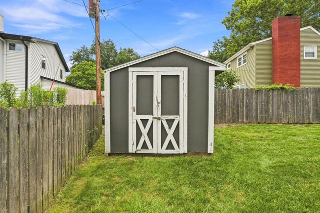 2305 E 32nd Street, Davenport, IA 52807