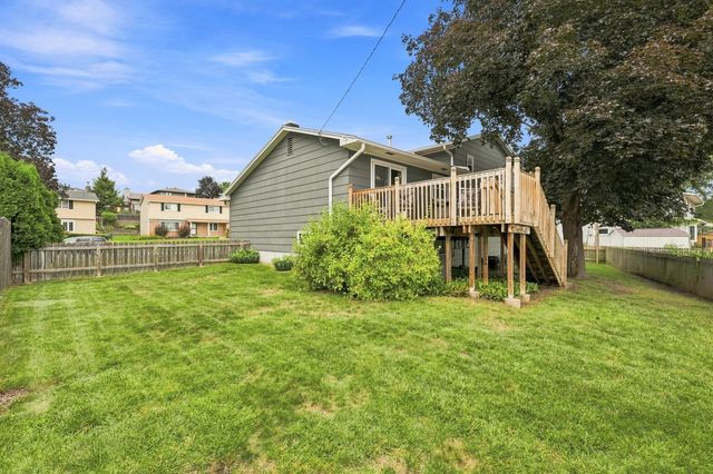 2305 E 32nd Street, Davenport, IA 52807