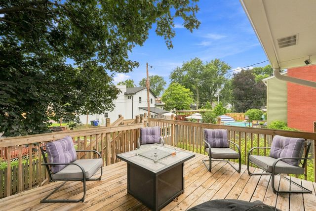 2305 E 32nd Street, Davenport, IA 52807