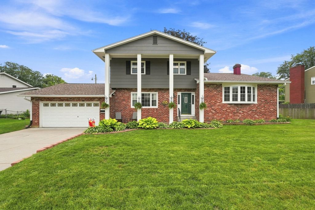 2305 E 32nd Street, Davenport, IA 52807