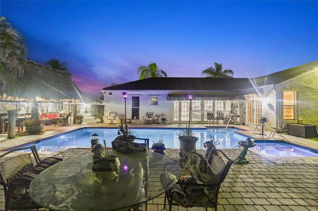 15450 SW 157th Ter, Miami, FL 33187