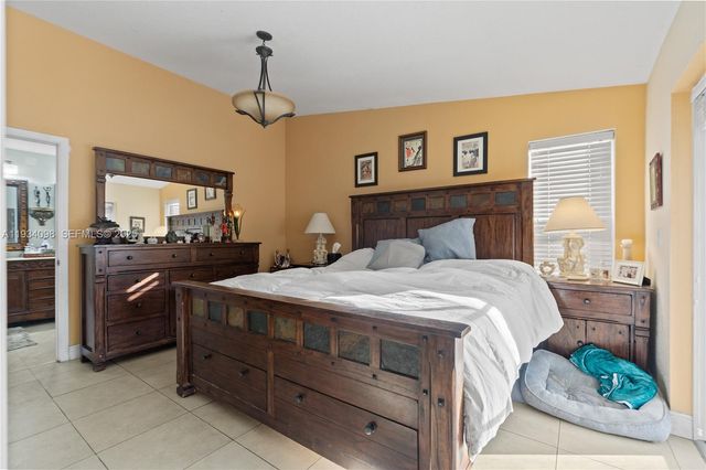 15450 SW 157th Ter, Miami, FL 33187