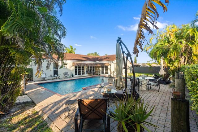 15450 SW 157th Ter, Miami, FL 33187