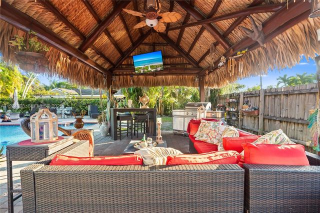 15450 SW 157th Ter, Miami, FL 33187